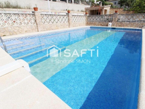 Imagen 1 de Preciosa y cómoda casa con mucho encanto de una sola planta con piscina y terreno totalmente plano!