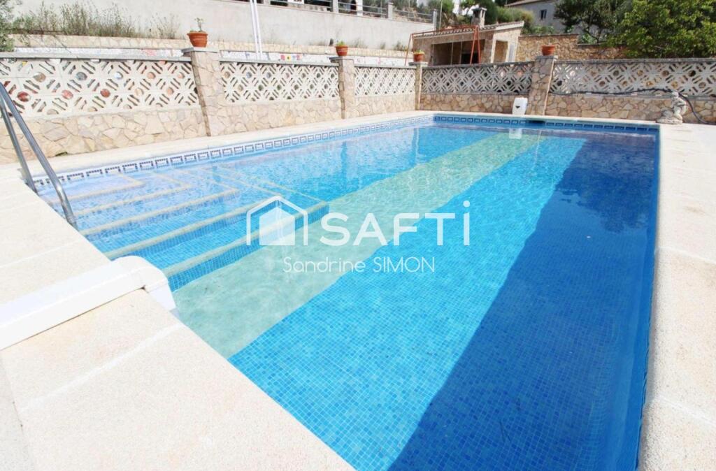 Imagen 1 de Preciosa y cómoda casa con mucho encanto de una sola planta con piscina y terreno totalmente plano!