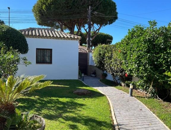 Imagen 2 de PRECIOSO CHALET EN LA PLAYA DE LA BARROSA