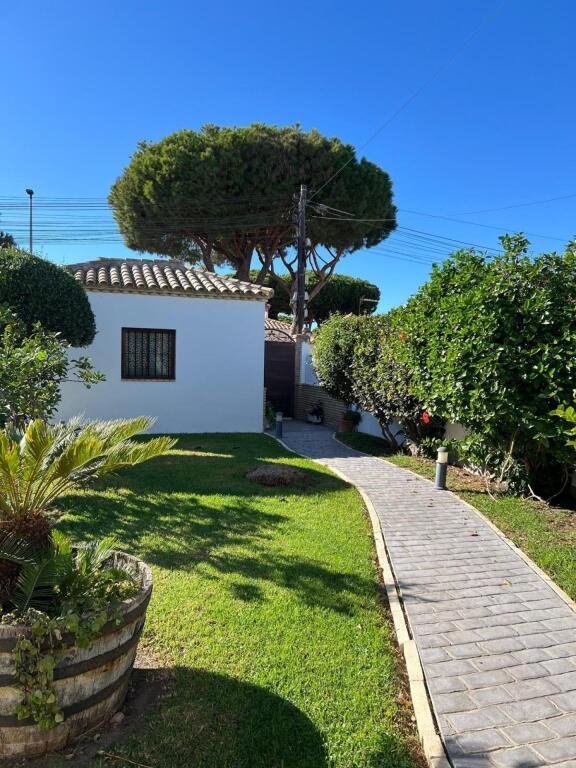 Imagen 2 de PRECIOSO CHALET EN LA PLAYA DE LA BARROSA