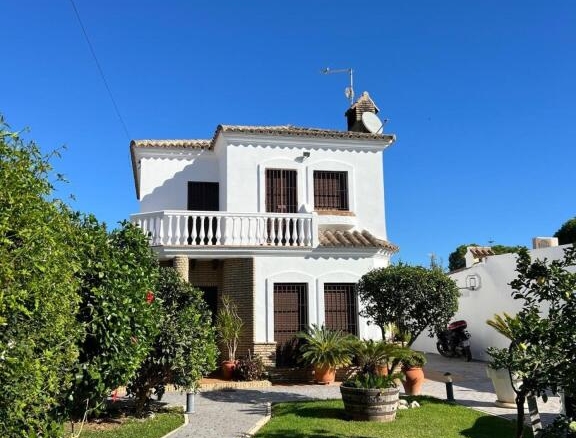 Imagen 1 de PRECIOSO CHALET EN LA PLAYA DE LA BARROSA
