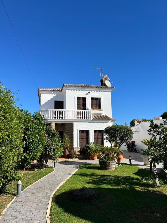 Imagen 1 de PRECIOSO CHALET EN LA PLAYA DE LA BARROSA