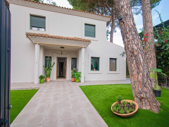 Imagen 2 de Espectacular chalet independiente en La Juliana!!!!