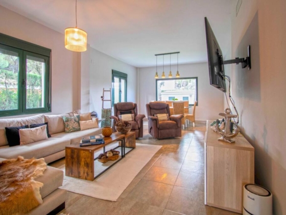 Imagen 4 de Espectacular chalet independiente en La Juliana!!!!