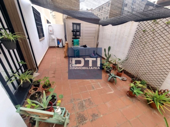 Imagen 2 de Piso cerca del centro con patio privado. 4 habitaciones 2 baños. Albacete