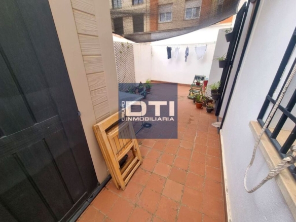Imagen 3 de Piso cerca del centro con patio privado. 4 habitaciones 2 baños. Albacete