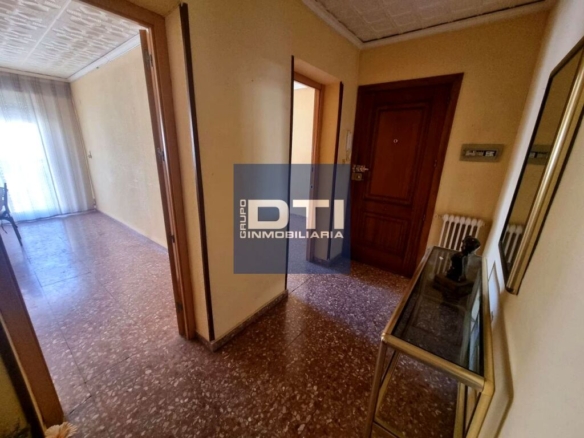 Imagen 2 de Piso amplio de 4 dormitorios y 2 baños. San Pablo. Albacete