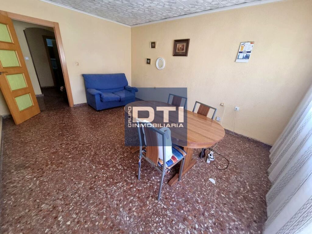 Imagen 3 de Piso amplio de 4 dormitorios y 2 baños. San Pablo. Albacete