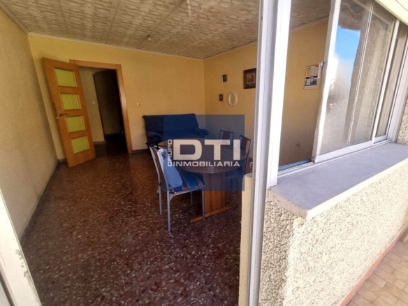 Imagen 4 de Piso amplio de 4 dormitorios y 2 baños. San Pablo. Albacete