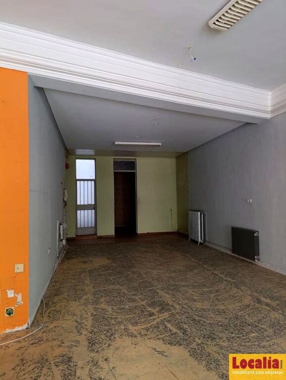 Imagen 2 de Amplio local para convertir en vivienda