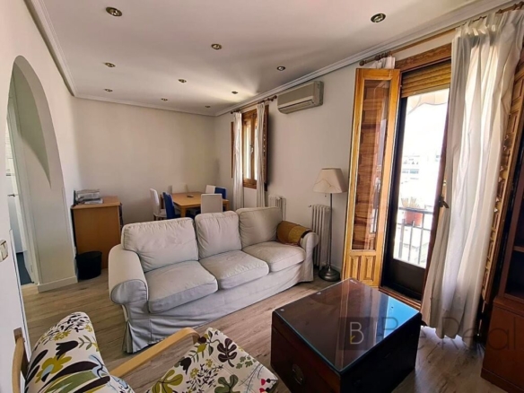 Imagen 1 de EN ALQUILER EXTRAORDINARIO PISO EXTERIOR EN EL DISTRITO DE SALAMANCA (MADRID).