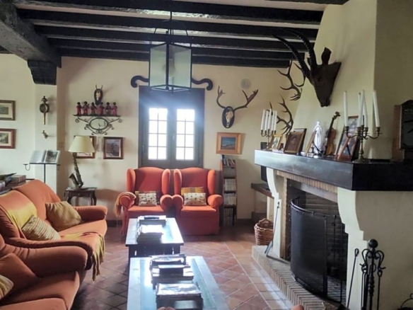 Imagen 3 de MAGNÍFICA FINCA UBICADA EN SAN SILVESTRE DE GUZMÁN CON MÁS DE 44.000 M2 DE PARCELA Y 250 M2 DE VIVIENDA