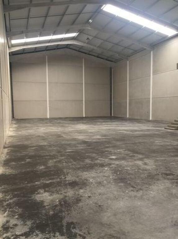 Imagen 3 de Magnifica Nave en el poligono LA PAZ Imagen 3 de Magnifica Nave en el poligono LA PAZ