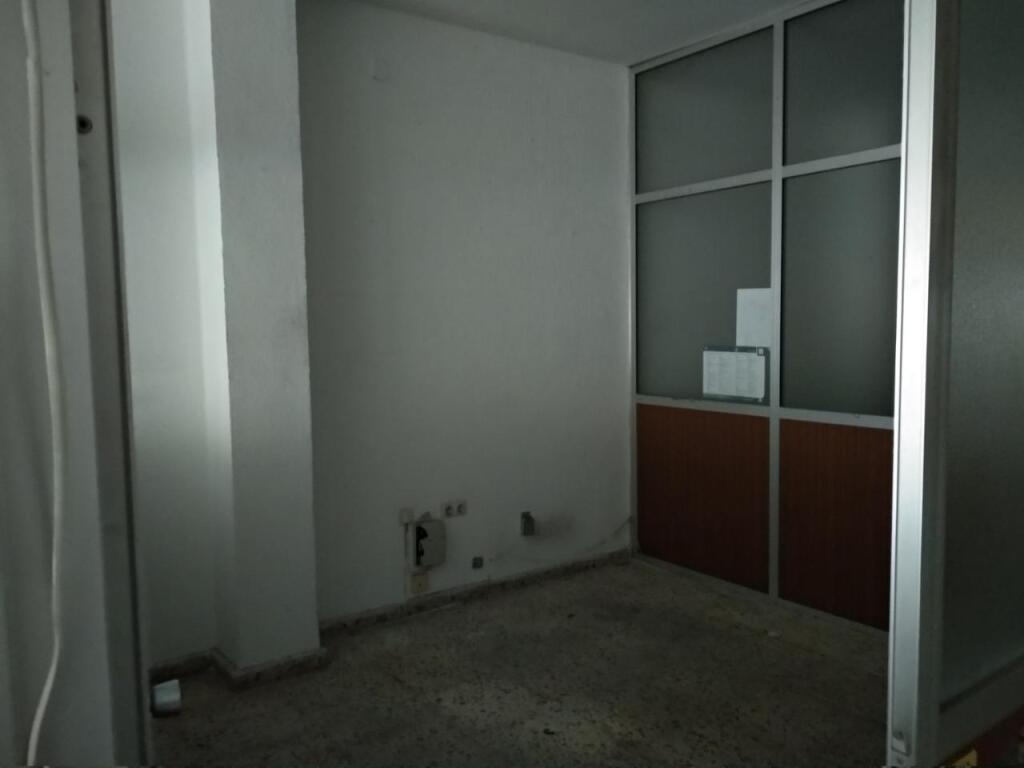Imagen 4 de Local en venta en Huelva de 210 m2 Imagen 4 de Local en venta en Huelva de 210 m2