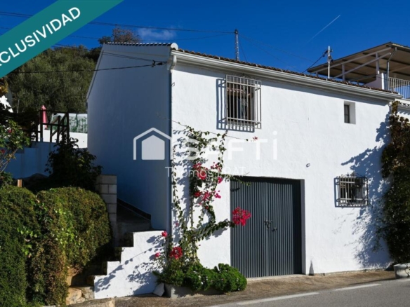 Imagen 2 de Casa Rústica Adosada con Gran Potencial – La Parrilla