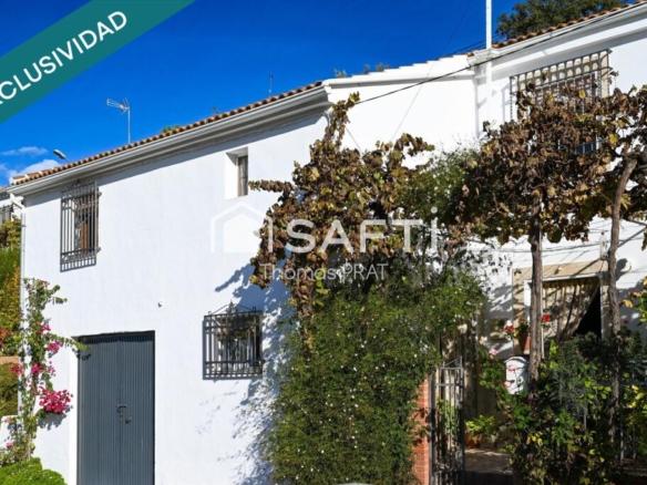 Imagen 1 de Casa Rústica Adosada con Gran Potencial – La Parrilla