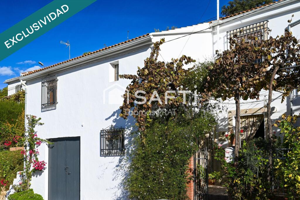 Imagen 1 de Casa Rústica Adosada con Gran Potencial – La Parrilla