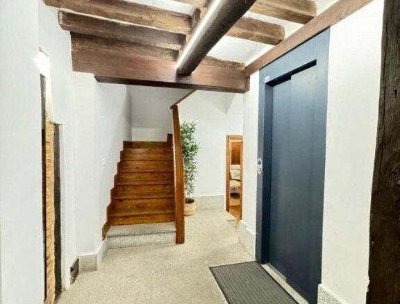 Imagen 2 de ESPECTACULAR EDIFICIO TOTALMENTE REFORMADO EN EL CENTRO DE SEGOVIA.