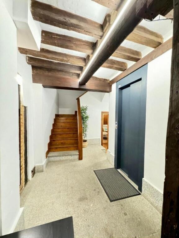 Imagen 2 de ESPECTACULAR EDIFICIO TOTALMENTE REFORMADO EN EL CENTRO DE SEGOVIA.