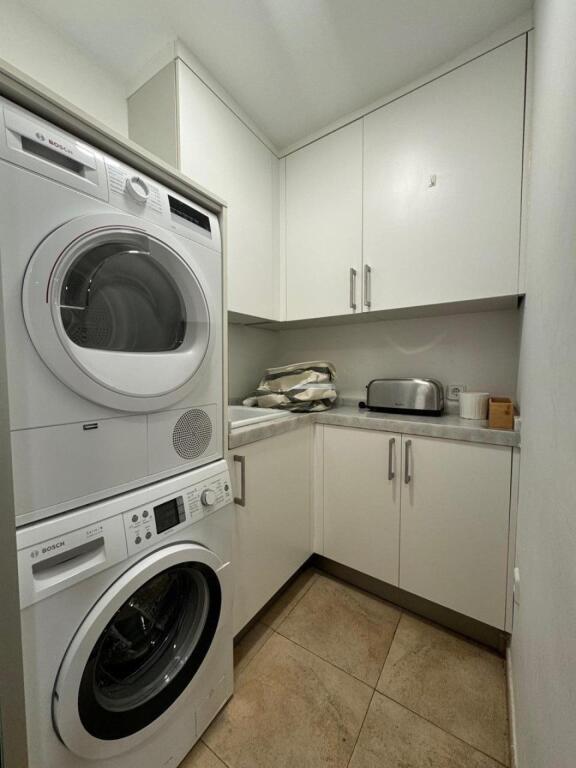 Imagen 3 de ESPECTACULAR EDIFICIO TOTALMENTE REFORMADO EN EL CENTRO DE SEGOVIA.