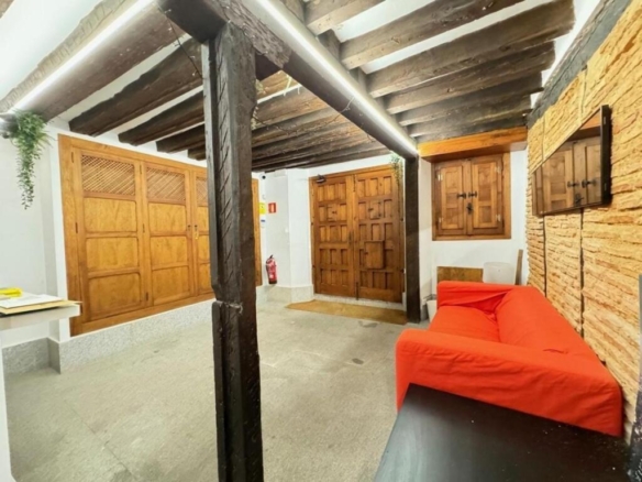 Imagen 4 de ESPECTACULAR EDIFICIO TOTALMENTE REFORMADO EN EL CENTRO DE SEGOVIA.