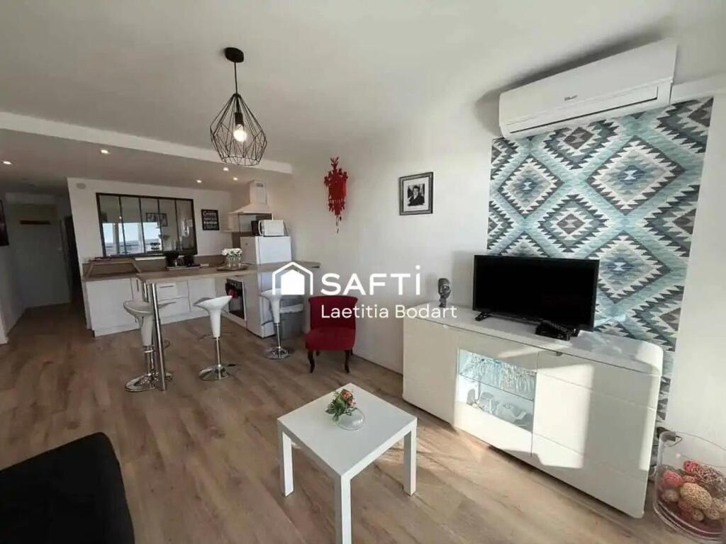 Imagen 4 de Magnífico apartamento renovado en primera línea de mar con licencia turística.