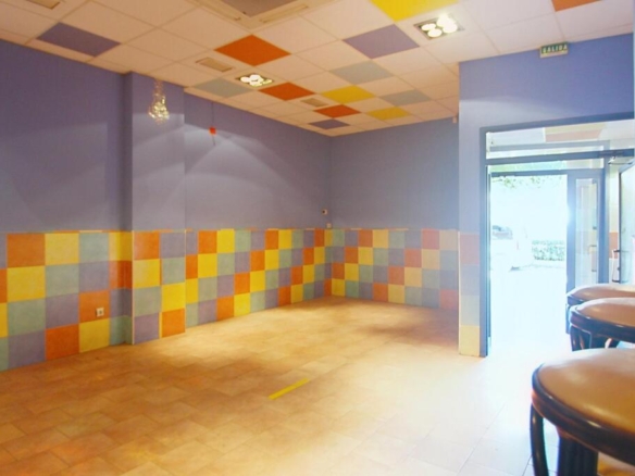 Imagen 2 de Local insonorizado en venta – listo para cualquier negocio en zona residencial tranquila