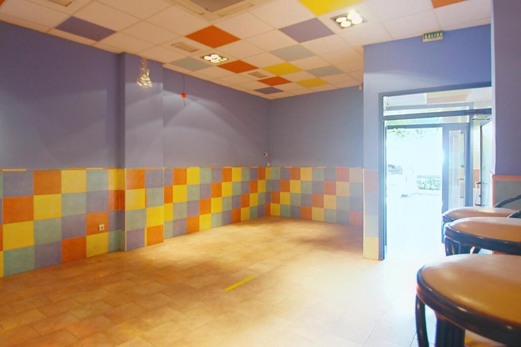 Imagen 2 de Local insonorizado en venta – listo para cualquier negocio en zona residencial tranquila Imagen 2 de Local insonorizado en venta – listo para cualquier negocio en zona residencial tranquila