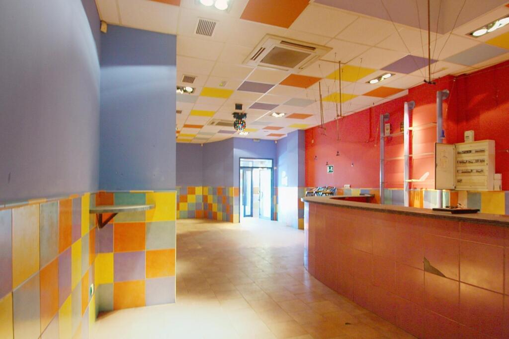 Imagen 1 de Local insonorizado en venta – listo para cualquier negocio en zona residencial tranquila