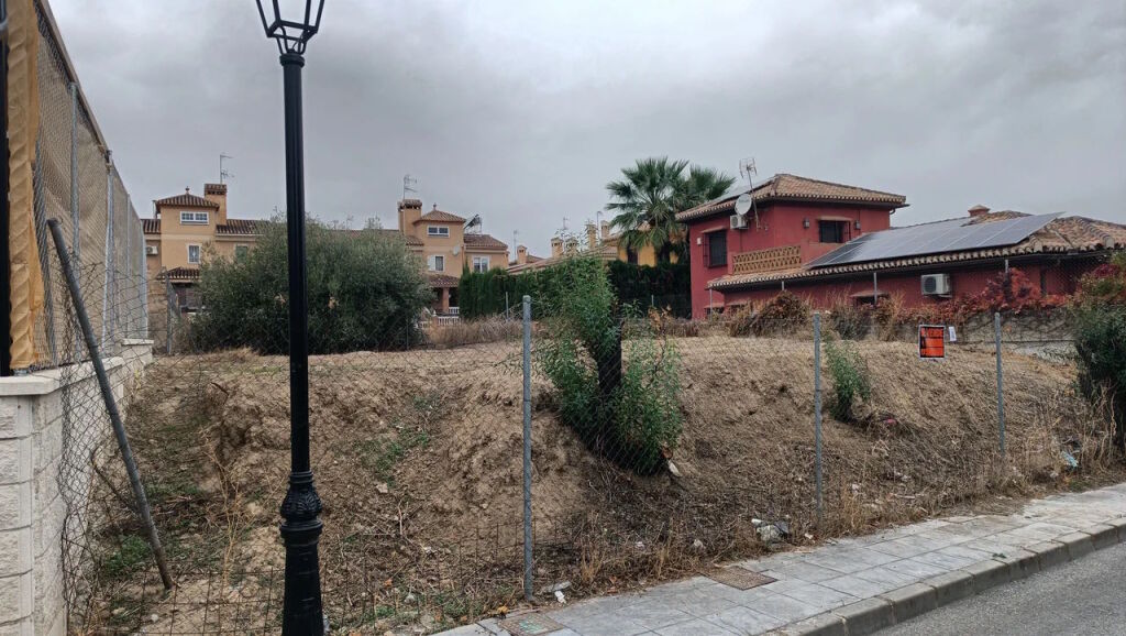 Imagen 2 de Solar residencial en Venta en Ogijares Granada