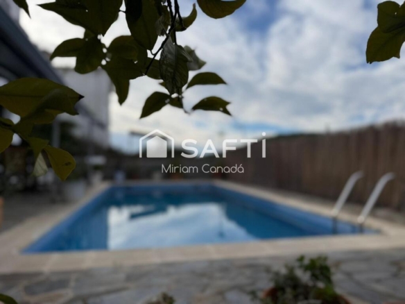 Imagen 2 de Casa amplia con piscina y jacuzzi en Calafell