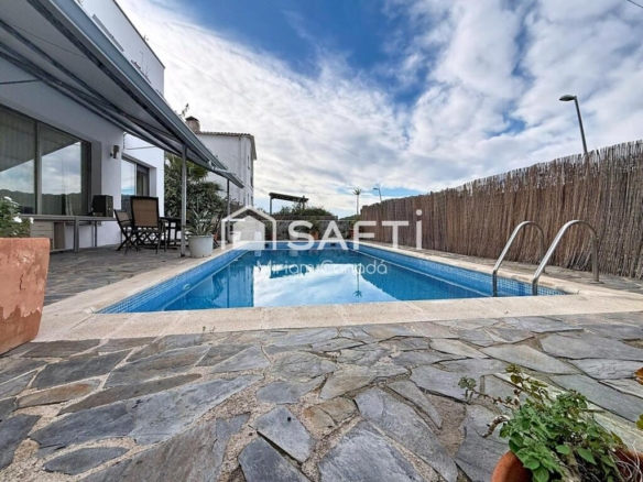 Imagen 3 de Casa amplia con piscina y jacuzzi en Calafell