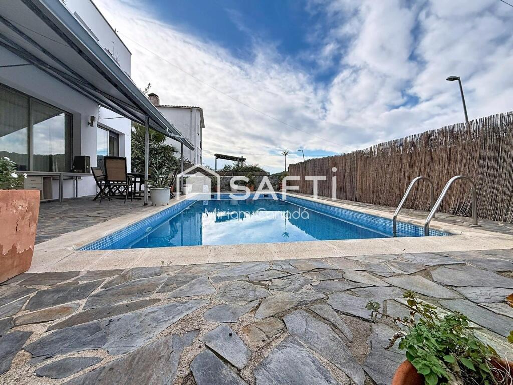 Imagen 3 de Casa amplia con piscina y jacuzzi en Calafell