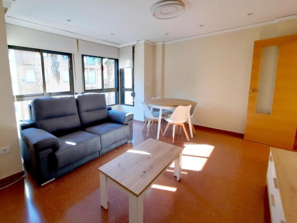 Imagen 1 de Piso recién reformado y amueblado en pleno centro.