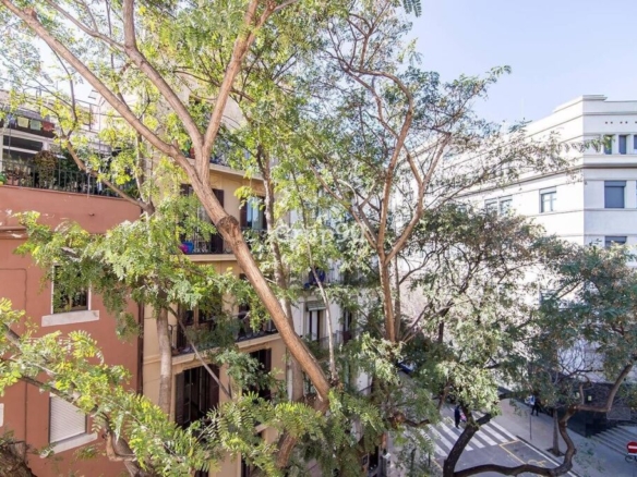 Imagen 2 de Edificio residencial completo junto al Arc de Triomf