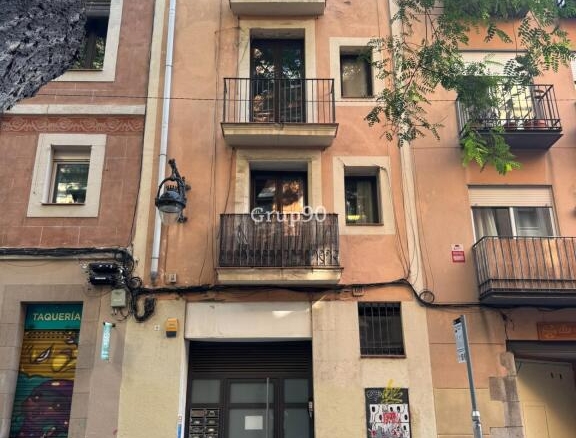 Imagen 1 de Edificio residencial completo junto al Arc de Triomf