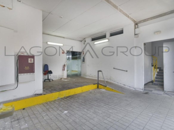 Imagen 2 de Nave Industrial Moderna y Totalmente Equipada en Venta – Ubicación Estratégica en Sant Feliu de Llobregat