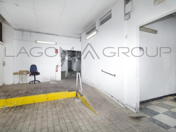 Imagen 3 de Nave Industrial Moderna y Totalmente Equipada en Venta – Ubicación Estratégica en Sant Feliu de Llobregat