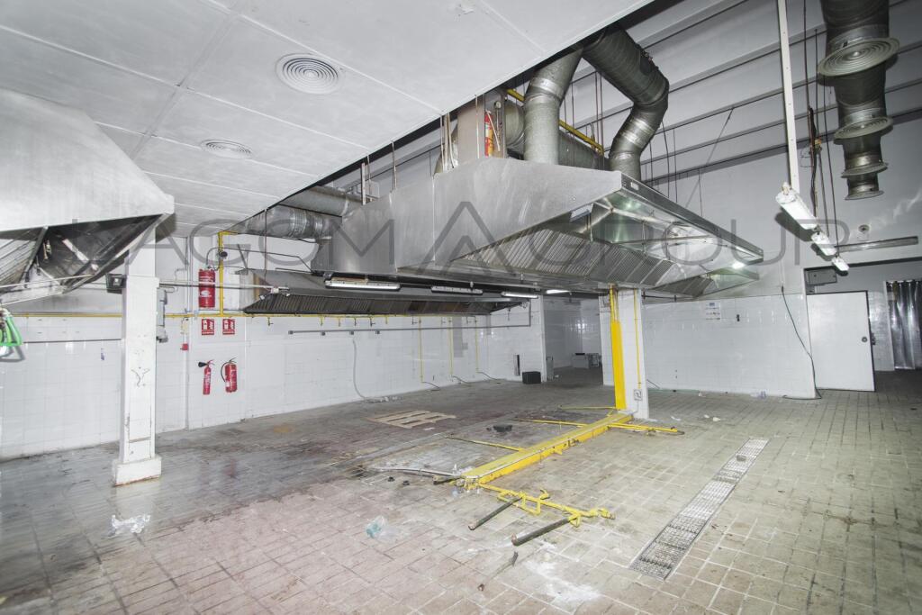 Imagen 4 de Nave Industrial Moderna y Totalmente Equipada en Venta – Ubicación Estratégica en Sant Feliu de Llobregat Imagen 4 de Nave Industrial Moderna y Totalmente Equipada en Venta – Ubicación Estratégica en Sant Feliu de Llobregat