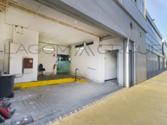 Imagen 1 de Nave Industrial Moderna y Totalmente Equipada en Venta – Ubicación Estratégica en Sant Feliu de Llobregat