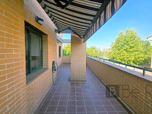 Imagen 2 de PISO CON TERRAZA Y PLAZA DE GARAJE EN AV. SIERRA DE GREDOS