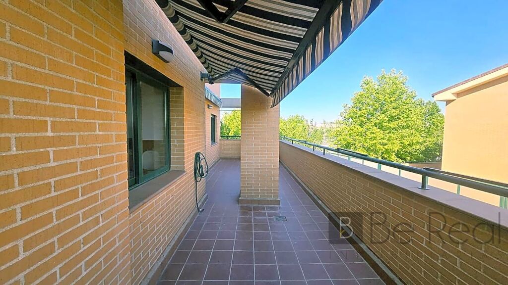 Imagen 2 de PISO CON TERRAZA Y PLAZA DE GARAJE EN AV. SIERRA DE GREDOS