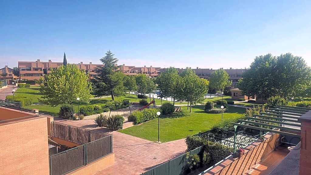 Imagen 1 de PISO CON TERRAZA Y PLAZA DE GARAJE EN AV. SIERRA DE GREDOS