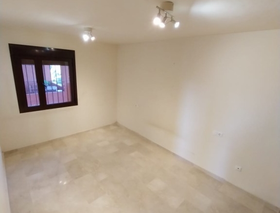 Imagen 4 de ¡VIVIENDA DE 2 DORMITORIOS A UN PASO DEL MAR EN ESTEPONA!