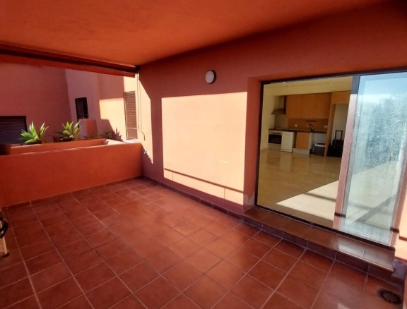 Imagen 1 de ¡VIVIENDA DE 2 DORMITORIOS A UN PASO DEL MAR EN ESTEPONA!