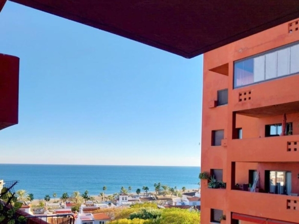 Imagen 3 de ¡OPORTUNIDAD ÚNICA EN ESTEPONA: PISO AMUEBLADO CON VISTAS AL MAR Y EXCELENTES CALIDADES!