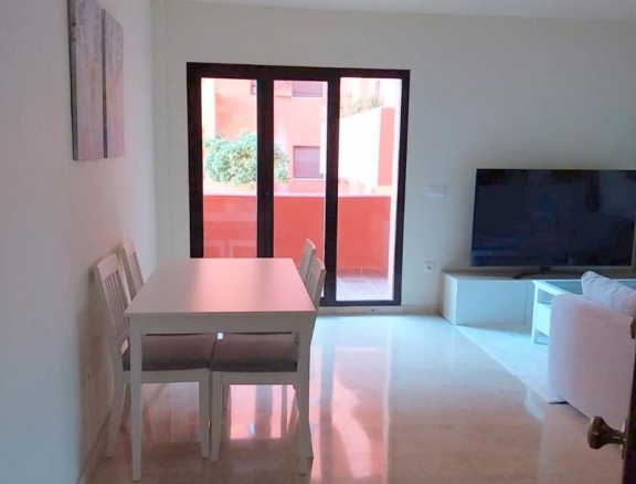 Imagen 1 de ¡OPORTUNIDAD ÚNICA EN ESTEPONA: PISO AMUEBLADO CON VISTAS AL MAR Y EXCELENTES CALIDADES!