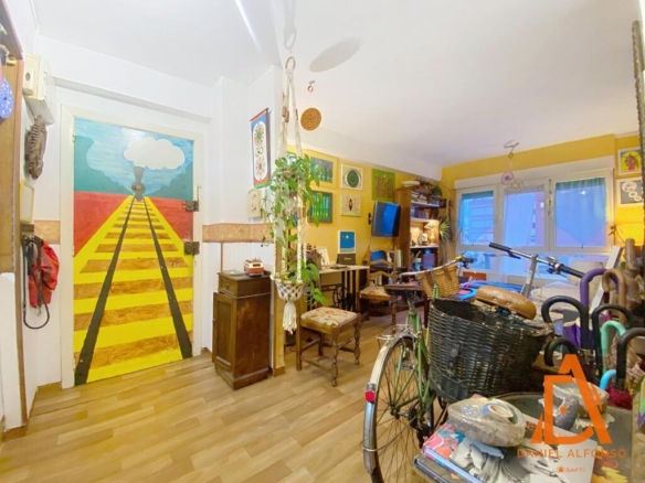 orientación sur y ubicación inmejorable en el barrio de la arena.