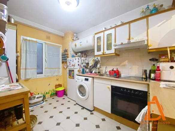 orientación sur y ubicación inmejorable en el barrio de la arena.