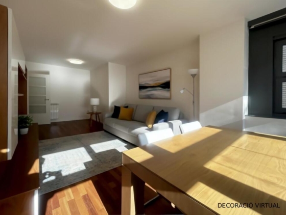 Imagen 3 de ¡NOVEDAD EN CAPPONT! Gran piso con piscina y zona comunitaria en una de las áreas con mayor dinamismo de Lleida.